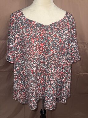 Peace & Pearl 1X Relaxed Scoop Neck Tunic in Red and Navy Floral